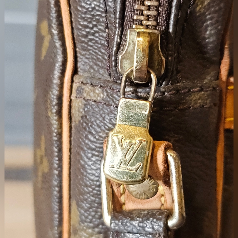 Authentic LOUIS VUITTON Monogram Danube PM Crossbody - Picture 8 of 16